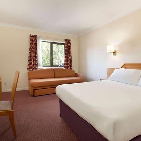 Days Inn Southampton Rownhams Chilworth  Bagian luar foto