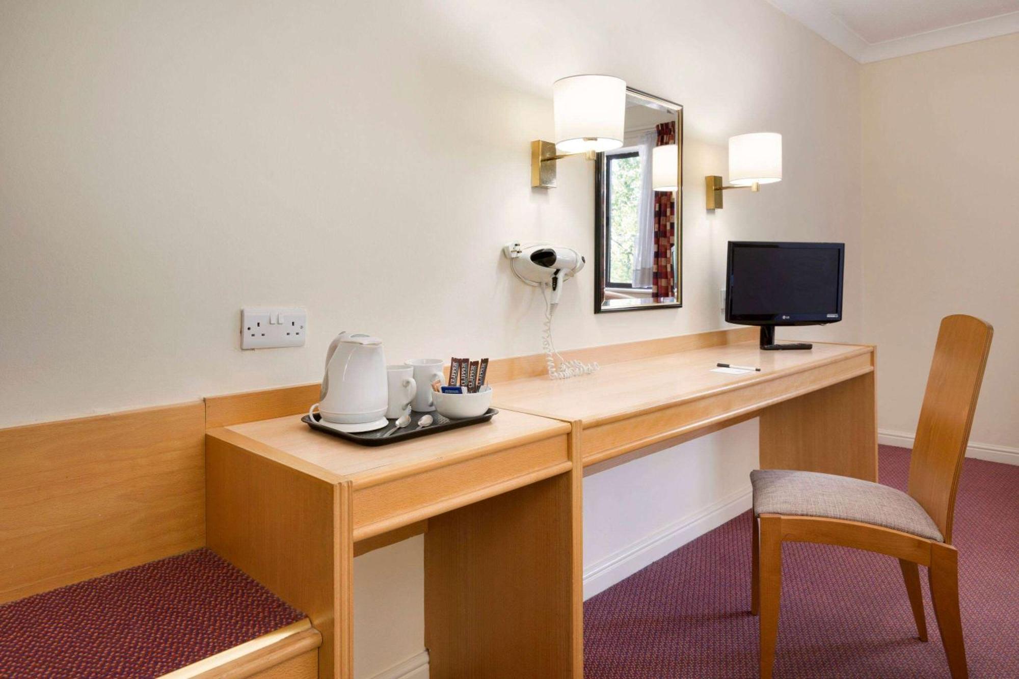 Days Inn Southampton Rownhams Chilworth  Bagian luar foto