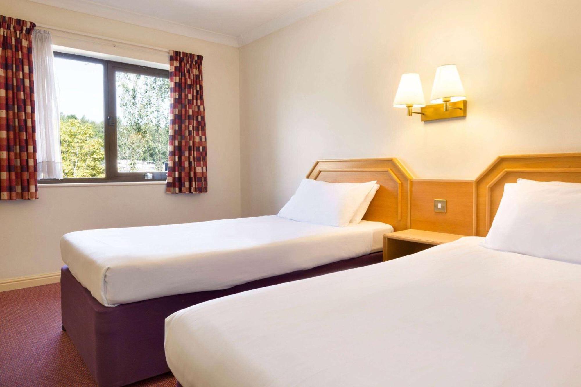Days Inn Southampton Rownhams Chilworth  Bagian luar foto
