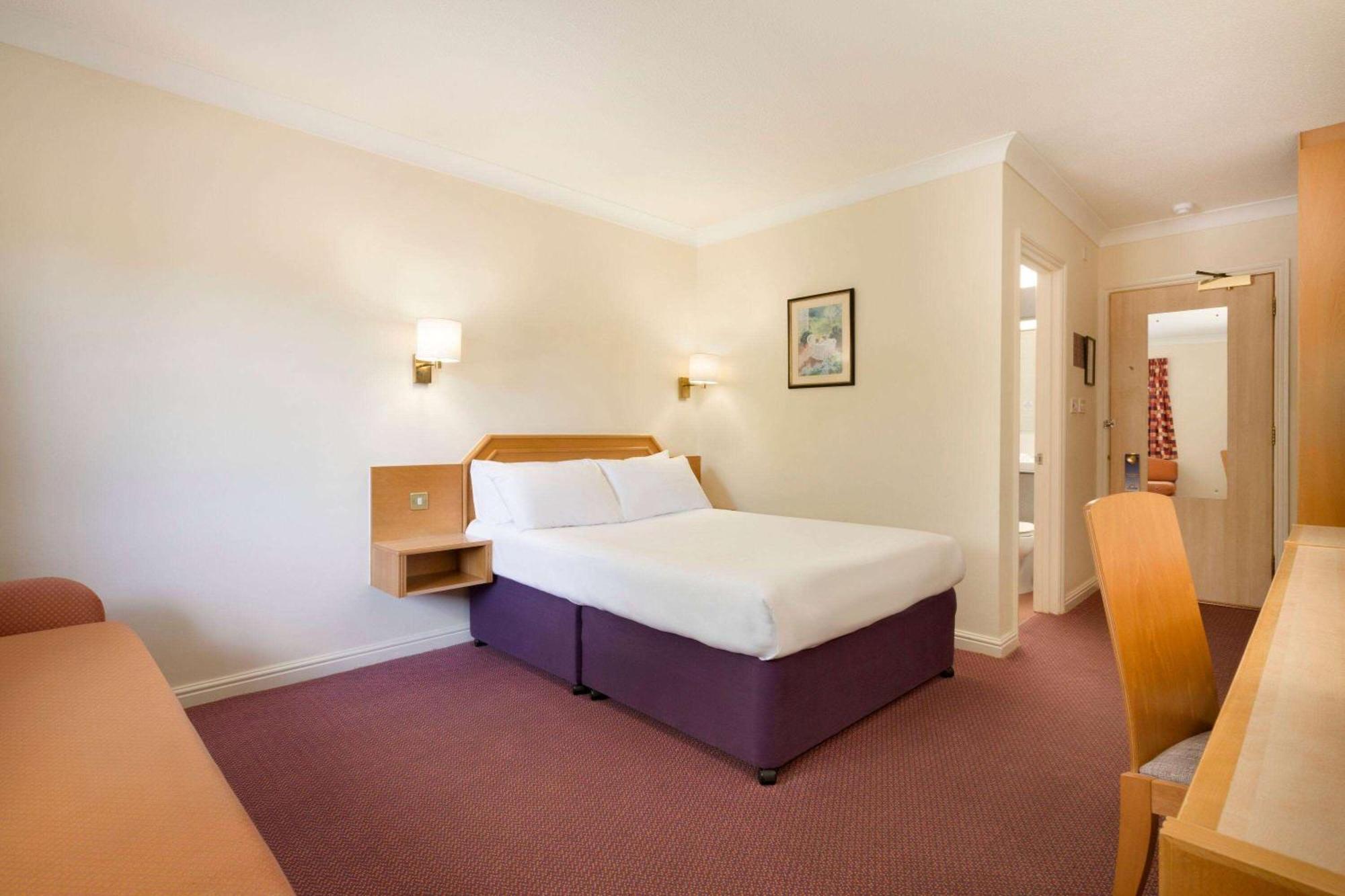 Days Inn Southampton Rownhams Chilworth  Bagian luar foto