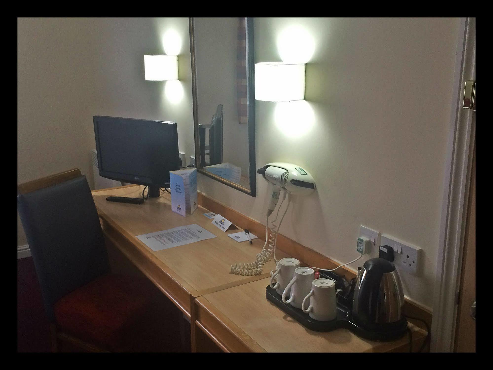 Days Inn Southampton Rownhams Chilworth  Bagian luar foto