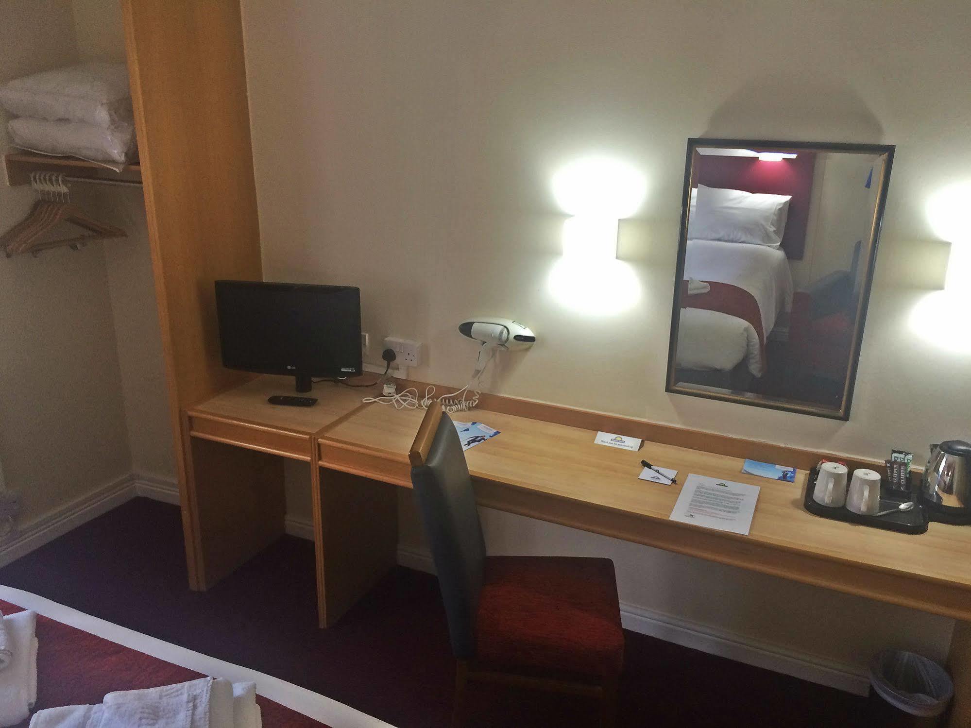 Days Inn Southampton Rownhams Chilworth  Bagian luar foto